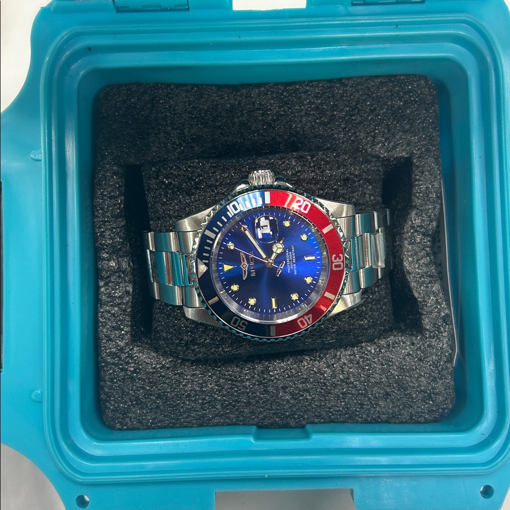 Invicta Silver and Blue Dive Watch - Picture 6 of 9